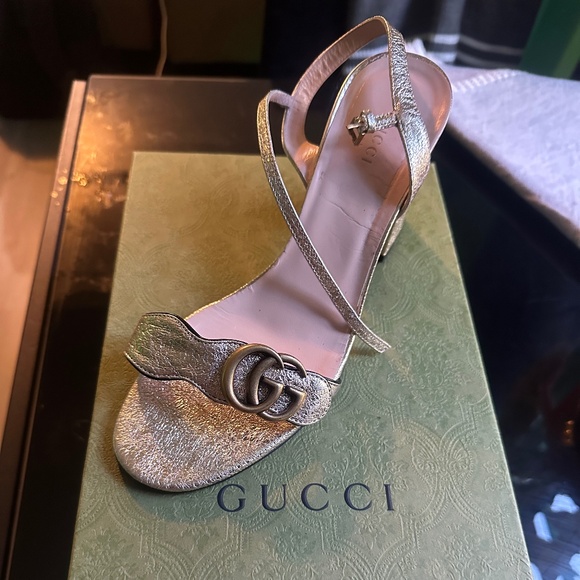 Gucci Women’s Gold Marmont Leather - Picture 1 of 2